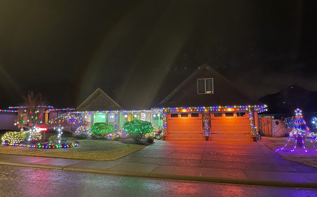 Homeowners Christmas Light Contest